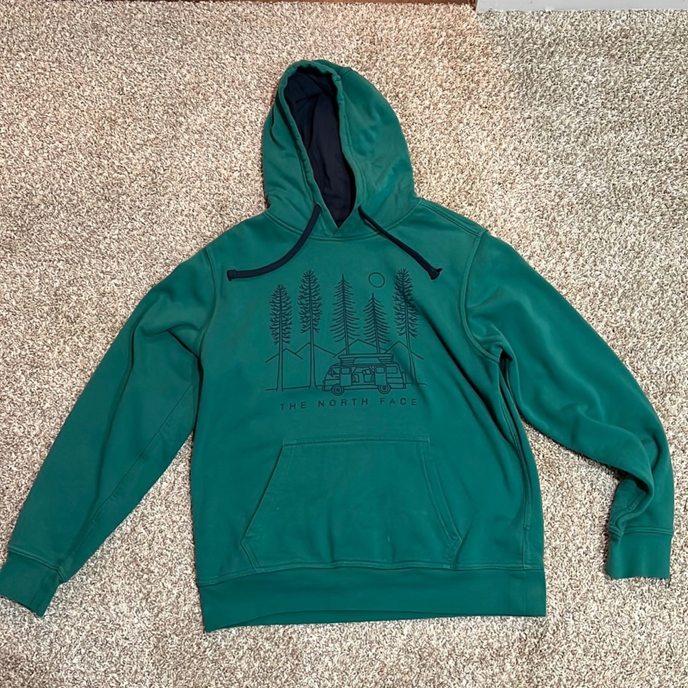 Women’s Northface sweatshirt
